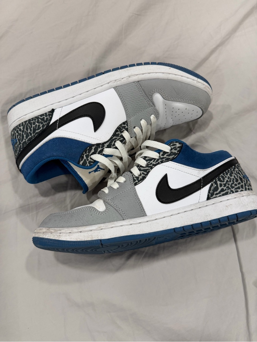 Jordan 1 Low SE. Men's Low-Top Sneakers in Gray White Blue with Black Swoosh